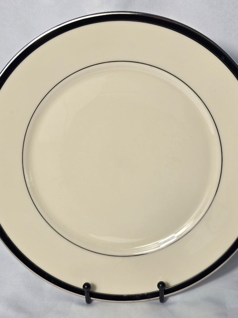 ONE Lenox Black Royale Dinner Plate Ivory with Black Band & Platinum Trim